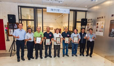 造劍獅頭製作粧佛漆器蓬萊塗保存者與施副座、陳主任、李處長合影