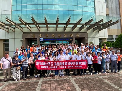 宜蘭縣頭城鎮公所17日由蔡文益鎮長率領各級主管參訪中市消防局