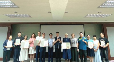 局長與獲選學校、教師合照