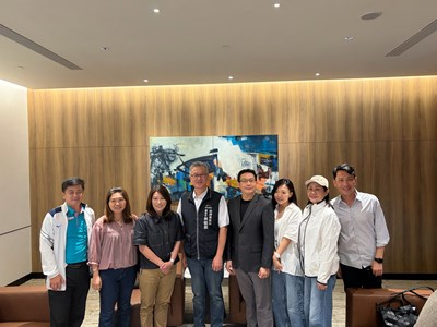 林敏棋副局長、吳春見主任、高雄市議會議員合影
