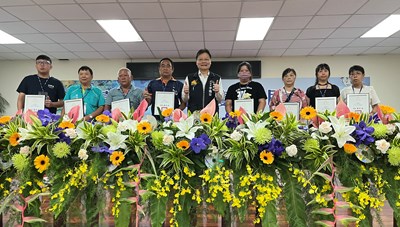 農業局李局長頒發模範漁民