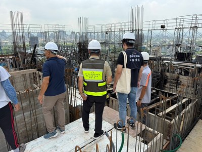 都發局會同結構技師公會、承造人及專任工程人員建案火災現場勘查