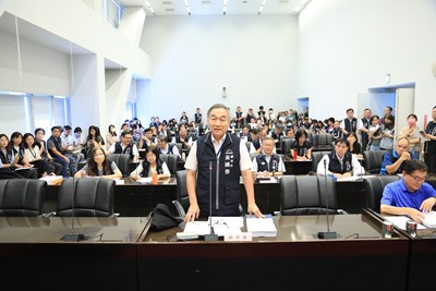 台中市副市長黃國榮針對議程進行討論