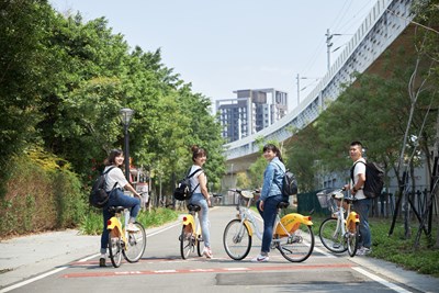 民眾通勤通學、休閒遊憩皆可利用公共自行車，打造台中為環保便利健康的自行車城市