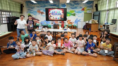 「戲劇詮釋力－角色魔法師」講師帶領五福國小學生認識不同樂器的音色及所代表的角色