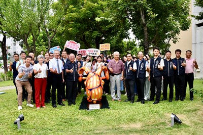 01惠宇建設無償捐贈「彩繪羊」裝置藝術與臺中市消防局