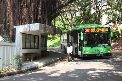 提升便利通學環境，中市公車進校園路線已達28條，師生搭乘更方便