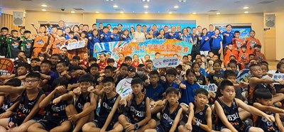 此次記者會特別邀請台中市16所國小代表共同出席見證賽事啟動，並透過冠軍獎盃揭幕儀式正式宣告賽事進入倒數階段