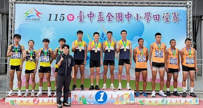 (主照)運動局林專偉代表盧市長及游局長到場頒獎及勉勵選手