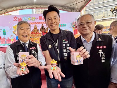 關懷長者交通安全，市府運用媽祖光明燈讓長者外出可佩戴提升辨識度