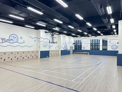 （首圖）西區兒童運動中心設有兒童多功能球場。
