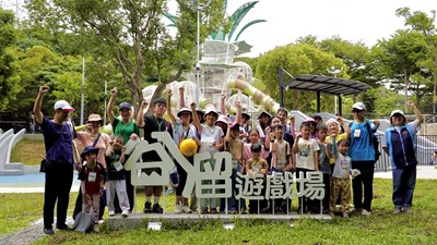 01-祖孫一起「谷溜」趣！中市建設局辦走讀鰲峰山活動　探索34道溜滑梯感受城市美學