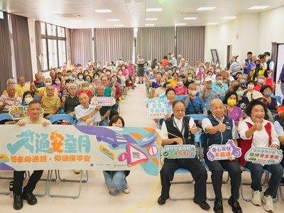 高齡換照免奔波！中市府串聯監理服務進鄰里，講習、換照一站完成