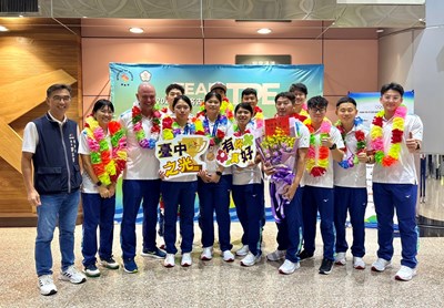 運動局游志祥局長親自到桃園國際機場迎接臺中英雄返國