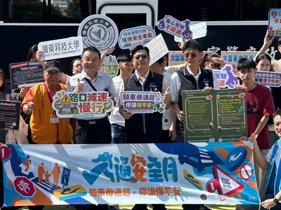 台中市政府警察局交通警察大隊長劉永昌前往嶺東科技大學，辦理交安宣導。