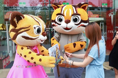 國慶花車人氣「讚」況激烈    台中花博石虎家族現身拉票