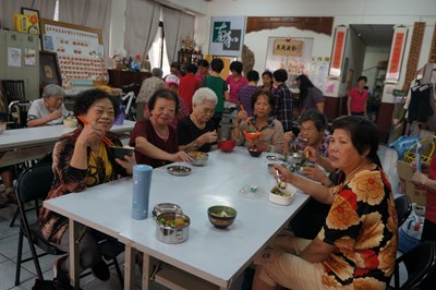 長輩快樂上學去  社會局107年編列1700萬設置日托據點