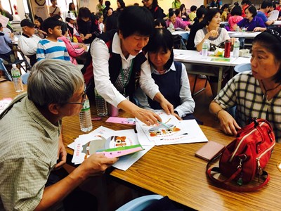 迎接花博 中市邀阿公阿嬤聞花香猜花名、認識吉祥物