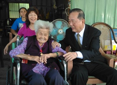 重陽佳節將至 林副市長探視百歲人瑞 祝福長者平安健康