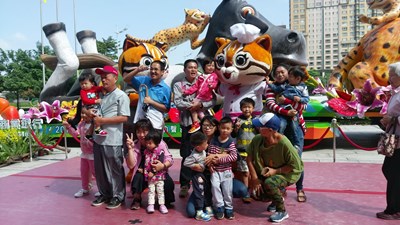 台中人氣王石虎花車回娘家續展 5日逾2萬人次到訪