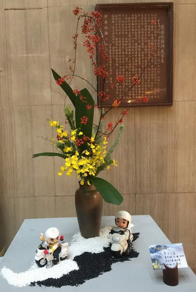 市警局「鐵漢柔情迎花博」花藝研習創作及展覽即日登場