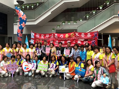 用愛終止暴力  113保護專線24小時協助