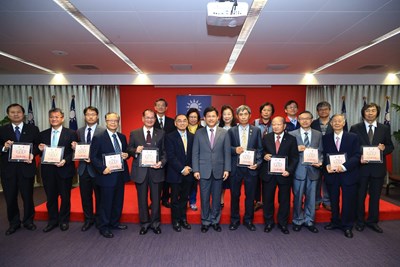 林市長表揚「醫療貢獻獎」獲獎醫師 感謝無私奉獻