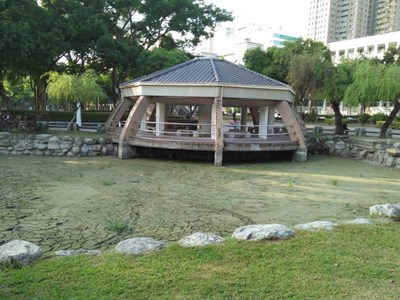 北屯兒童公園水池清淤檢修 12月底完工