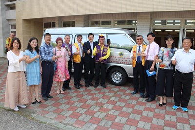 台中市自治獅子會捐贈廂型公務車 嘉惠特教學校師生