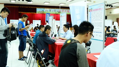 徵才巡迴列車最終場 海線聯合徵才湧人潮