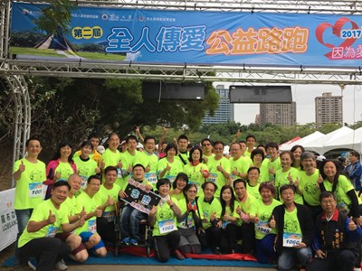 台中全人傳愛公益路跑 3千人熱情開跑  