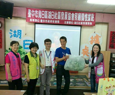 烏日家庭中心「空中菜園」收成 為社區長者加菜