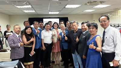 中市洋服縫紉公會首辦人才培訓班 勞工局長祝福學員順利就業