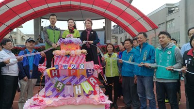 國安國小20週年校慶 教育局許副局長與師生同慶