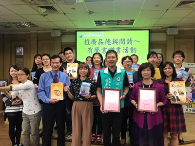 鼓勵學生多元閱讀 中市獲贈145套有聲書