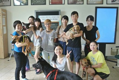 狗狗畢業了  中市飼主犬隻行為訓練課程圓滿結束