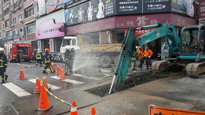 汰換自來水管施工廠商不慎挖斷瓦斯管線 建設局將依約罰款