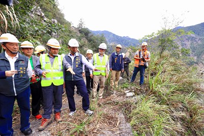 台8臨37線道改善工程明年完工 林市長視察爭取開放乙類大客車通行