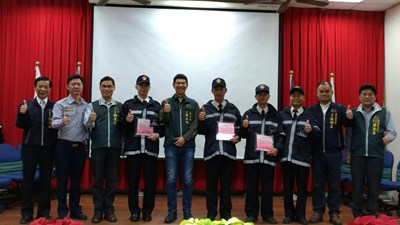 守望相助隊阻意圖臥軌自殺男子 民政局長頒獎表揚