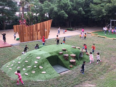 中市教育局推動校園環境改善 太平車籠埔國小打造自然生態幼兒園遊戲場