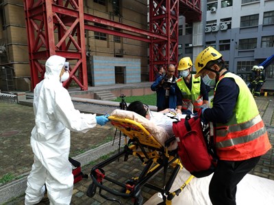 興大化學系大樓搶救演練 中市消防局提升救災能力