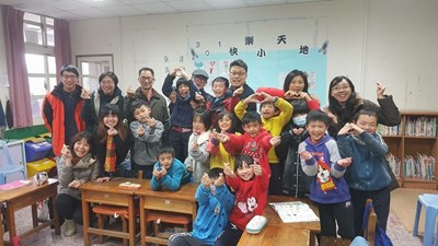 中市國教輔導團前進梨山國中小 分享視訊課程模式