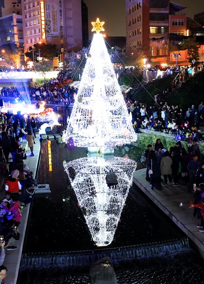 中市柳川水中耶誕樹展至12/26 柳川光景藝術續展至明年3月