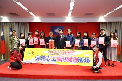 大專志工投入伴讀 林市長頒獎表揚感謝