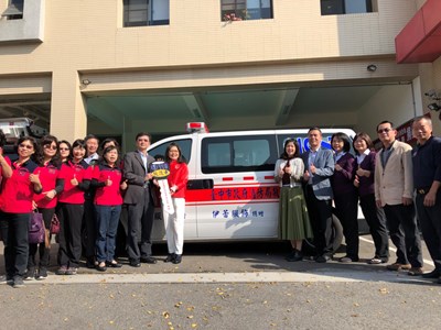 企業捐贈消防局救護車 提升中市救援能量
