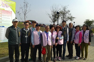 維護花毯節景觀 后里環保志工自發性組隊協助