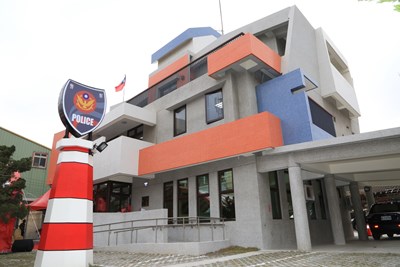 融合濕地風車海景及燈塔 清水高美派出所落成啟用