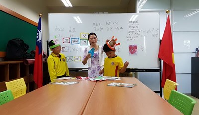 中市首創推動新住民子女跨國銜轉行動式學習中心 6校明年試辦