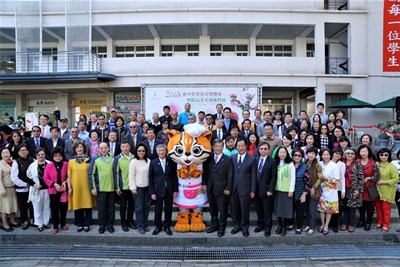 為台中花博暖身 弘文高中辦精品茶花展