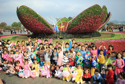 元旦連假第一天 小小花仙子與小小石虎萌翻花毯節